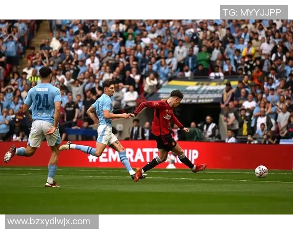 足总杯激战曼联与里昂平局点球大战引发全场狂欢解析